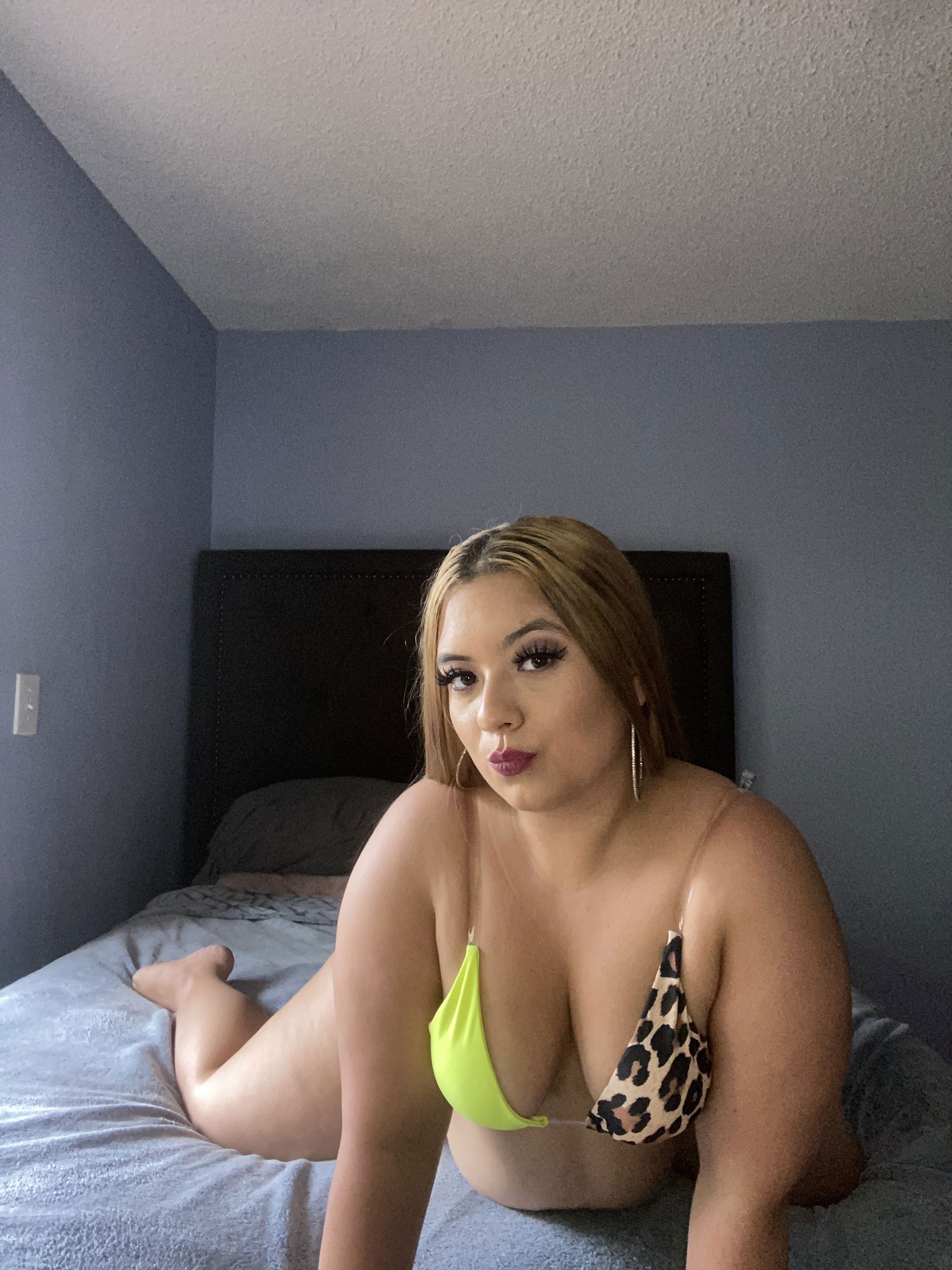 about model image about model image